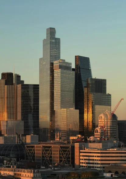 Skyline de la City de Londres al atardecer